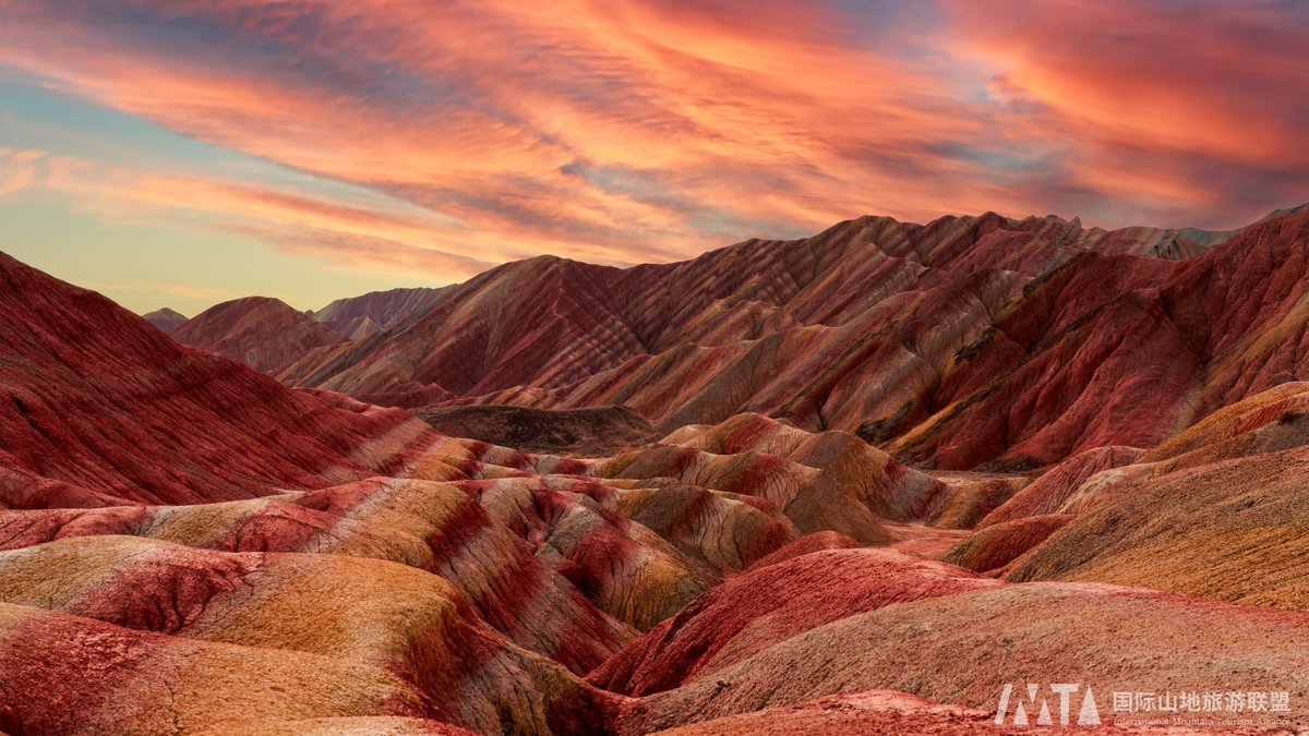 IMTAOFFICIAL's tweet image. #Zhangye’s Rainbow Mountains: A Surreal Landscape Carved by Time🌵🍁
On the vast lands of Linze and Sunan Counties in #Zhangye City, #Gansu Province, lies one of nature’s most breathtaking wonders—the Zhangye Danxia National Geological Park. Often hailed as one of “China’s Seven…