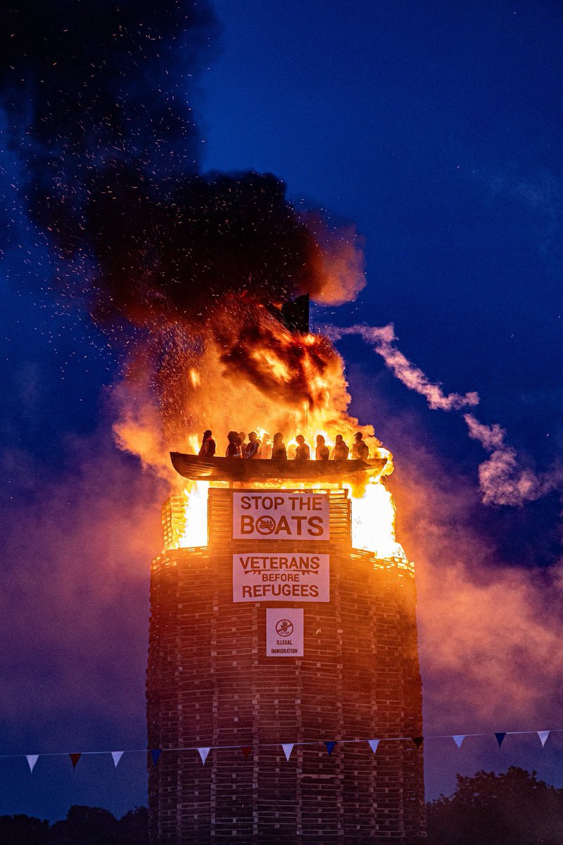 DVanLangenhove's tweet image. Powerful aesthetics by nationalists in Northern Ireland. We either stop the boats or Europe will perish. Europe for Europeans!