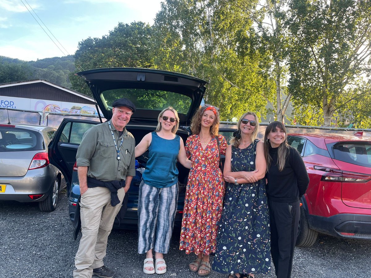 Am Noson!!!! <a href="/llangollen_Eist/">Llangollen International Eisteddfod</a> <a href="/LlangollenPavil/">Llangollen Pavilion</a> <a href="/Pedair4/">Pedair</a> <a href="/maredwilliams97/">Mared Williams</a> <a href="/KTTunstall/">KT Tunstall</a> #Buddug Mwy o'r hanes ar sioe nos Lun <a href="/BBCRadioCymru/">Radio Cymru</a> bbc.co.uk/programmes/b07…