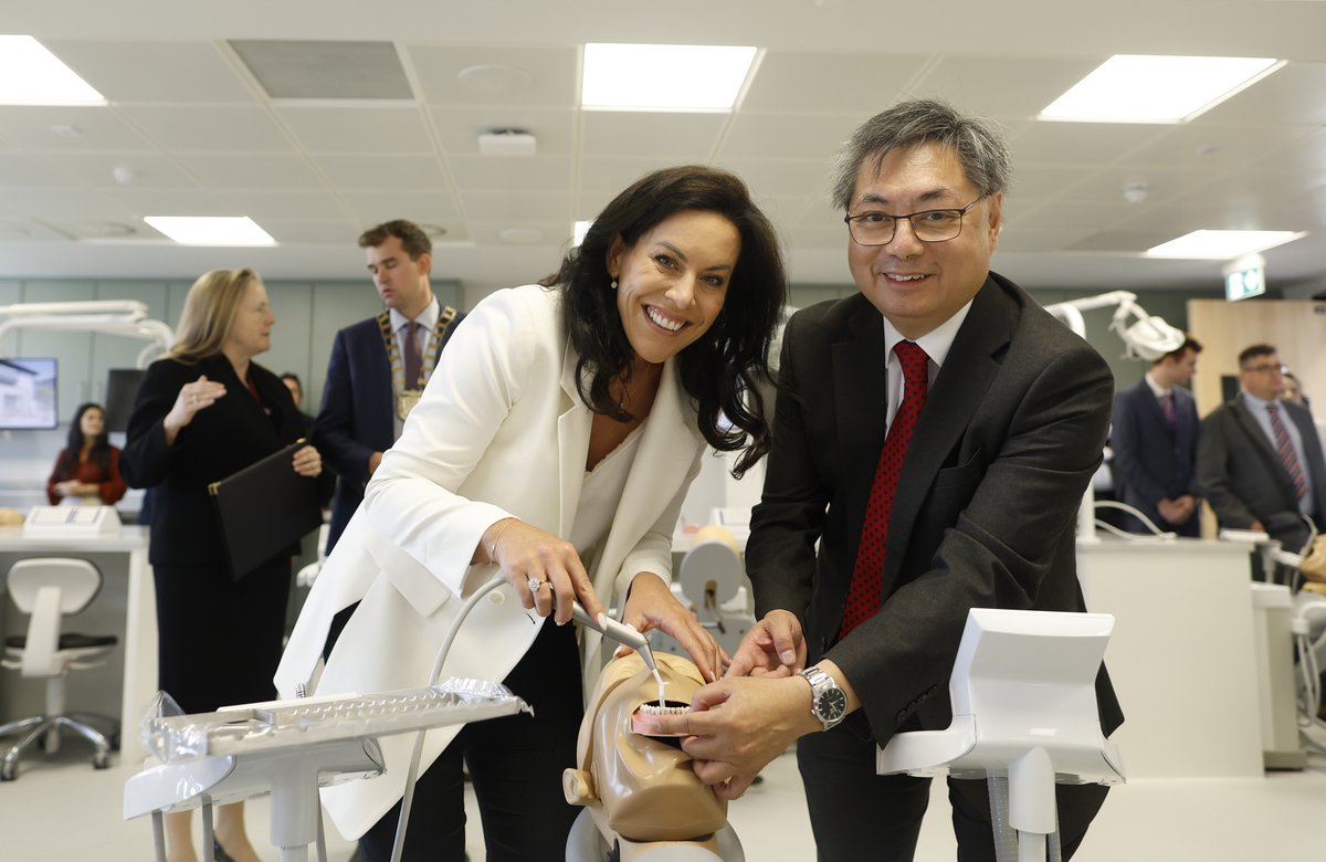 RCSI_Irl's tweet image. We were pleased to welcome Minister for Health Jennifer Carroll MacNeill to open the @RCSI_Dentistry purpose-built €12m Dental Education Centre in Sandyford - a milestone in the expansion of dental education in Ireland.
➡️ rcsi.com/dublin/news-an…
#RCSIeducate @roinnslainte