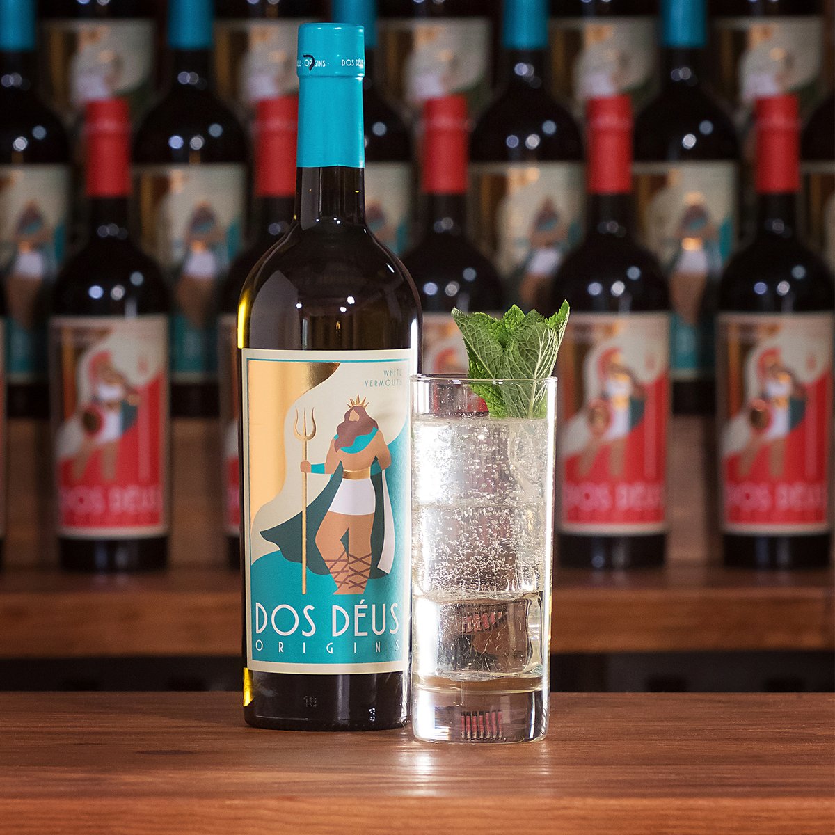 ⚪️ Vermouth Dos Déus Origins White
Cítrico, floral, refrescante. Con notas de menta, naranja amarga y uva blanca del Priorat.
Ideal para servir frío o en un spritz que lo cambie todo.
#DosDéusWhite #VermouthBlanco #prioratlab #priorat