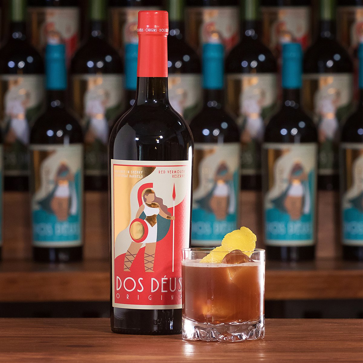 El clásico reinventado
🔴 Vermouth Dos Déus Origins Red
Infusionado con botánicos del Montsant y envejecido en barricas de vermut artesanal. Dulce, especiado y con alma de ritual.
Perfecto para el aperitivo o un Negroni divino.
#VermouthRed #DosDéus #Prioratlab #priorat