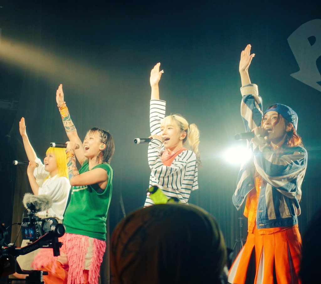 yokosuka22's tweet image. アンコールラストはおれたちの&quot;とらえる&quot;締め。最高のセトリで最高のライブだったのは間違いないけど、みんなこの決断を抱えたままそれぞれの想いを秘めてこのライブに臨んでいたんだと思ったら泣けてきました…。　

#PIGGS渋谷 #PIGGS浴衣 #BBS5 #BOOBOOSTAR