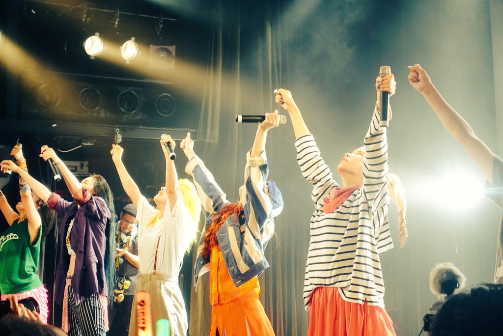 yokosuka22's tweet image. アンコールラストはおれたちの&quot;とらえる&quot;締め。最高のセトリで最高のライブだったのは間違いないけど、みんなこの決断を抱えたままそれぞれの想いを秘めてこのライブに臨んでいたんだと思ったら泣けてきました…。　

#PIGGS渋谷 #PIGGS浴衣 #BBS5 #BOOBOOSTAR