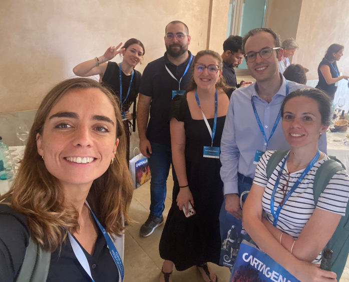 Servicio de Hematología. Hosp. U. Morales Meseguer (@crh_moralesimib) on Twitter photo Representación de nuestro grupo disfrutando de ciencia en el Congreso de la Sociedad Española de Genética <a href="/segenetica/">@SEGenetica</a> y reponiendo fuerzas. Muy bien <a href="/Bedelamo/">Belén de la Morena ツ</a> María Llamas, <a href="/RojoC_5/">Juanjo</a> Esther Navarro, Carlos Bravo y <a href="/ugedelamorbar/">Eugenia de la Morena</a> Buen trabajo 🧬🧬🧬 Representación de nuestro grupo disfrutando de ciencia en el Congreso de la Sociedad Española de Genética <a href="/segenetica/">@SEGenetica</a> y reponiendo fuerzas. Muy bien <a href="/Bedelamo/">Belén de la Morena ツ</a> María Llamas, <a href="/RojoC_5/">Juanjo</a> Esther Navarro, Carlos Bravo y <a href="/ugedelamorbar/">Eugenia de la Morena</a> Buen trabajo 🧬🧬🧬