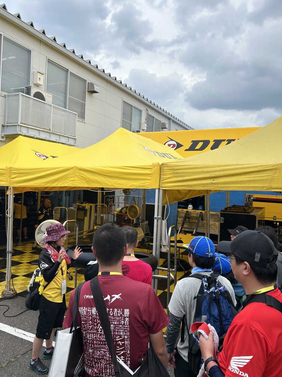 TyresDunlop's tweet photo. 【#鈴鹿8耐 DUNLOPガレージツアー】
8耐の舞台裏DUNLOPタイヤの鈴鹿ガレージにご招待🛞
下記応募フォームに応募頂いたお客様から、抽選で60名様をDUNLOPガレージにご招待します。

◆ DUNLOPガレージツアー時間
8月1日(金)　10:30∼12:00/13:30∼15:00
8月2日(土)　10:30∼12:00/14:30∼16:00
※各回15名での実施となります。

◆お申込みからツアーまでの流れ
下記リンクよりお申込みください、応募締め切りは7月15日となります。
↓
7月22日に事務局より当選者様へメールで通知いたします。
↓
イベント当日DUNLOPブース受付（鈴鹿サーキットGPスクエア内）にて当選メールをご提示ください
↓
DUNLOPスタッフがDUNLOPガレージへご案内いたします。

▼お申込みの条件や方法、詳細に関しましては下記リンクよりご確認ください。
https://t.co/xOA7Pvopiu