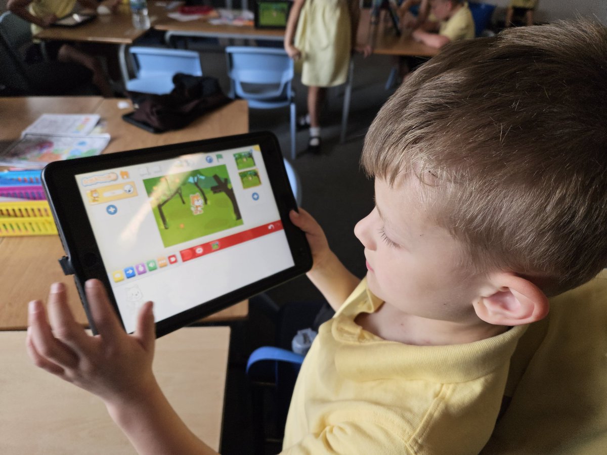 EastfieldPSHull's tweet image. #2AH enjoyed experimenting with background and sprite transitions in computing this week! They are making a great start to Year 3! #epscomputing