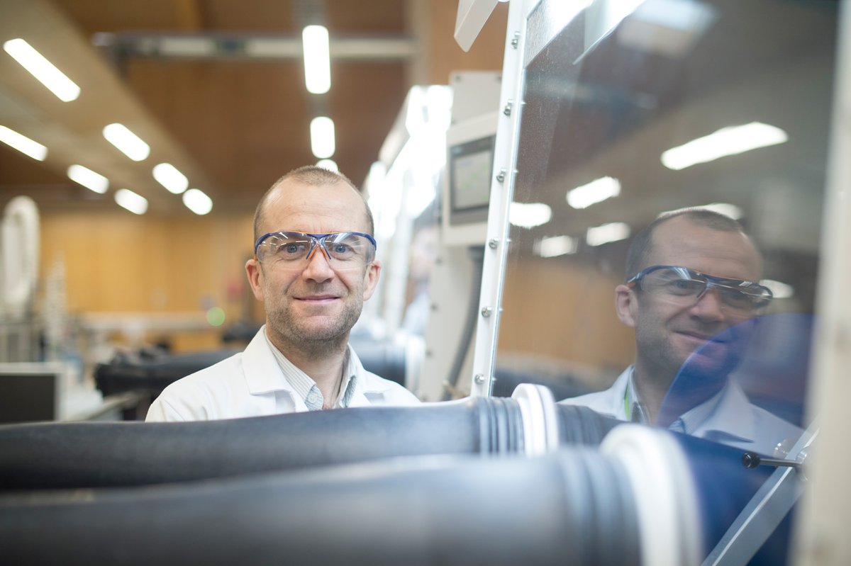 UniofNottingham's tweet image. Research by @UonChem into the development of lithium-sulfur batteries, a promising next-generation battery for transport is one of 23 Prosperity Partnership projects receiving funding from business and @EPSRC
Read more here ➡️ bit.ly/4nHJhAv
