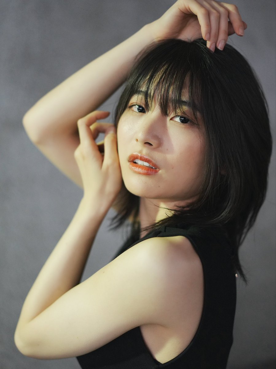 服によって自分が変わって、
役の時も自分の時も
服と共にもっといろんな世界を見たいなと思う今日この頃です🌕

次はどんな服を着ようかな〜🫠