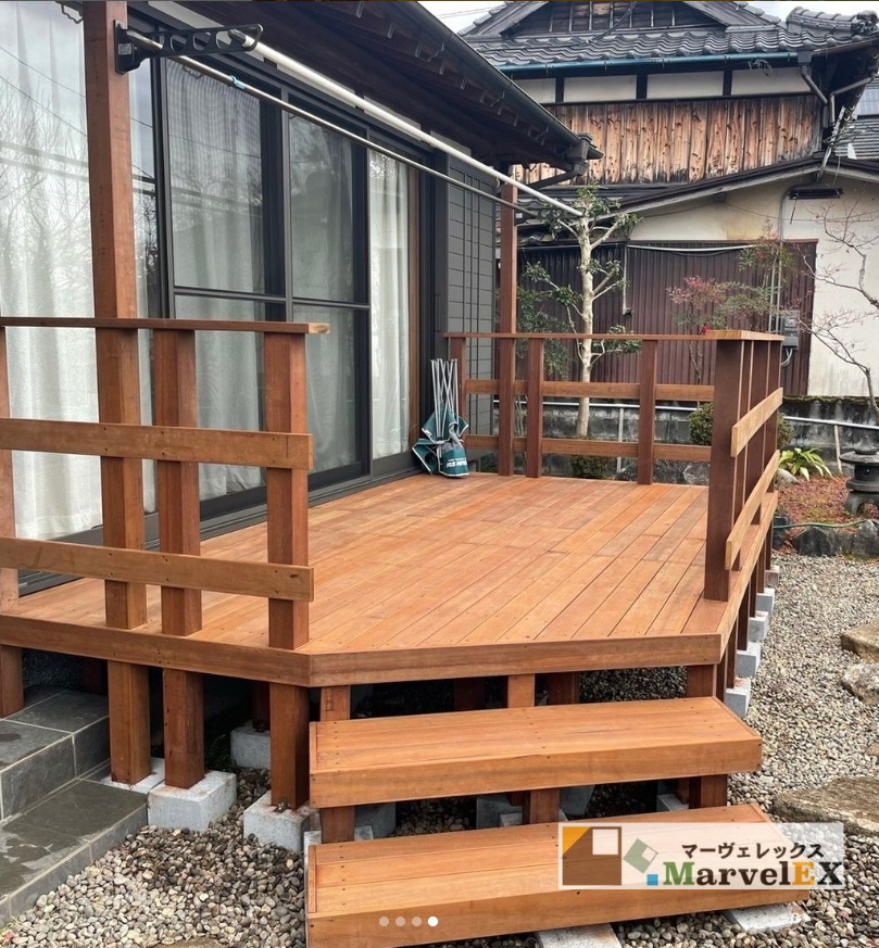 MarvelEX_jhi's tweet photo. MarvelEX施工コンテスト2022🏡にご応募いただいた作品をご紹介いたします😊
耐久性と利便性を考慮され��ウッドデッキは、リラックススペースやマイホームとお庭のつながりを感じられる実用的かつ美しい仕上がりになりました🏡
#ウリン #天然木 #エクステリア #ウッドデッキ #外構 #ガーデニング #造園 https://t.co/hpvzIWYA6z