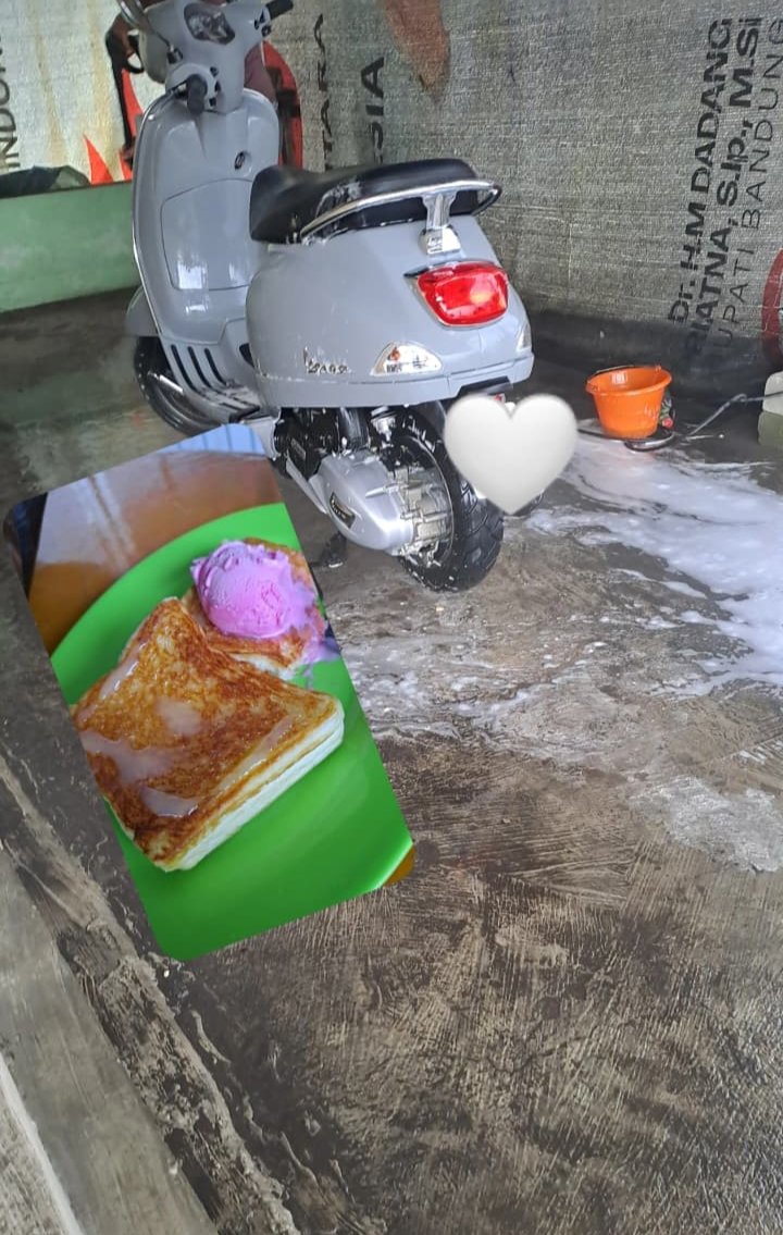 Sambil nungu ci cantikk mandi,,pawangnya ngadem dl sini,, hanasss,,es tong² pa lotiiicucu emmm mantapp👍🤭

Sore,,☕
Panas aga mendung,,,gmn coba😊