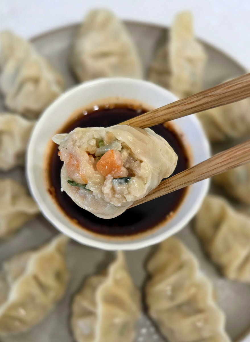 otoki_daily's tweet image. #EVENT
탱글한 새우가 가득해서 먹으면 바로 궁전 갈 수 있는
신제품 [X.O. 물만두 새우] 가져왔습니다🥟

쫄깃쫄깃한 피에 탱글탱글한 새우가 한가득...🦐

쵹쵹한 X.O. 물만두 새우 먹고 싶은 사람🙋 ‍

팔로우+RT 해주시면 추첨을 통해 8분에게
'X.O. 물만두 새우'를 드립니다!