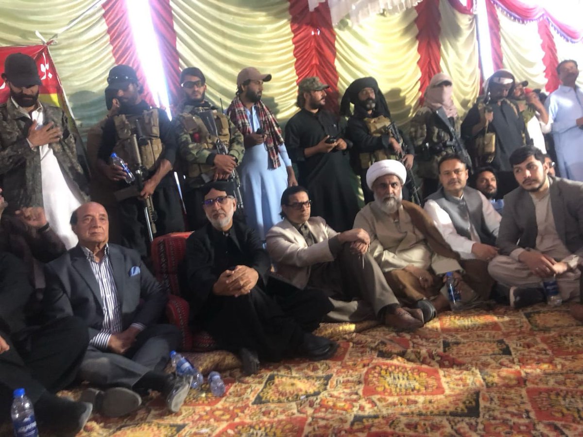 آج جب پنجابی مزدوروں کی لاشیں بلوچستان سے اُٹھائی جا رہی ہیں تو تحریک انتشار کے ان منافق چہروں کو ضرور یاد رکھیں جو فتنہ الہندوستان  دہشتگردوں کے حق میں اختر مینگل کے دیئے گئے دھرنے میں ہم آواز تھے مگر آج منہ پہ تالے لگا رکھے ہیں
#EnemiesOfBalochistan