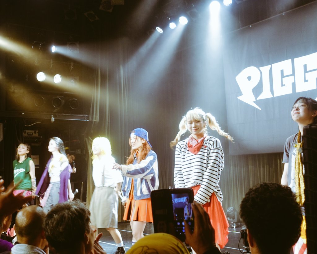 yokosuka22's tweet image. エンディングでふと気付くとプー・ルイさんが｢大丈夫か～、息してるか～｣みたいな表情で見つめていて、大丈夫じゃないけど感張ります！ …みたいな気持ちにはなりました…🥹

#PIGGS渋谷 #PIGGS浴衣 #BBS5 #BOOBOOSTAR