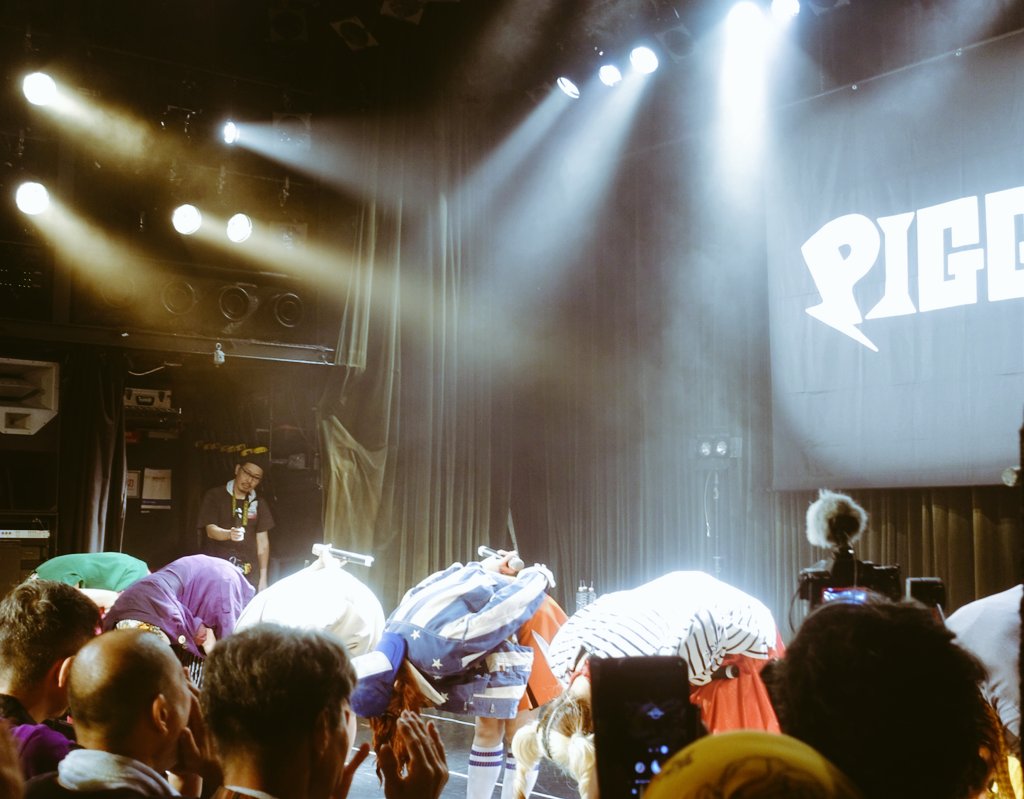 yokosuka22's tweet image. エンディングでふと気付くとプー・ルイさんが｢大丈夫か～、息してるか～｣みたいな表情で見つめていて、大丈夫じゃないけど感張ります！ …みたいな気持ちにはなりました…🥹

#PIGGS渋谷 #PIGGS浴衣 #BBS5 #BOOBOOSTAR