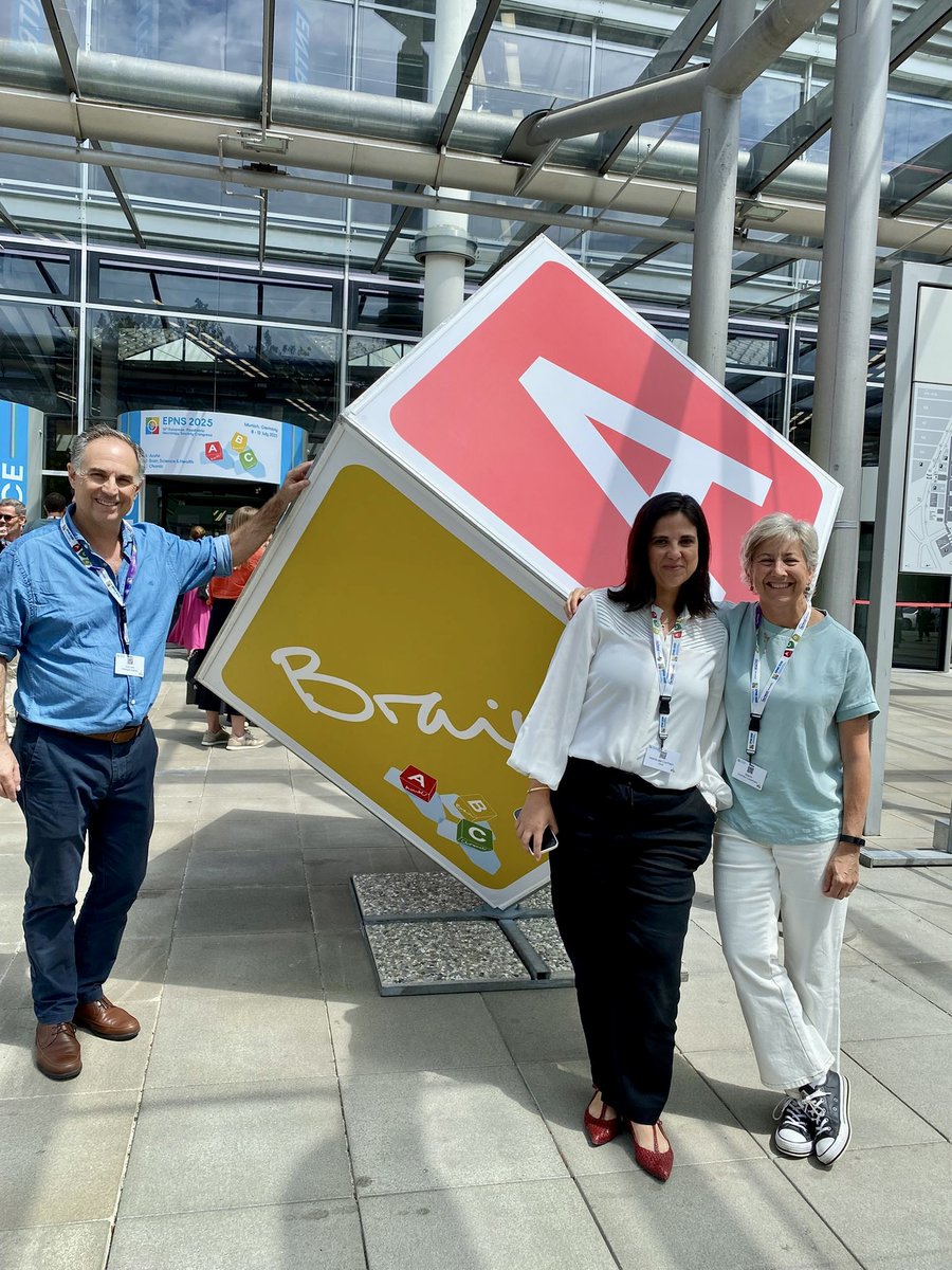 Our SENEP board is attending #EPNS2025 in Munich 🇩🇪, sharing expertise with Europe's paediatric neurology community.

🎉 And looking ahead to #Barcelona2027, the next EPNS host city! 🇪🇸🧠
#SENEP #PediatricNeurology #EPNS2025