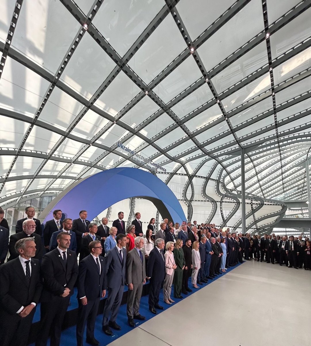 Finland in Italy (@finlandinitaly) on Twitter photo La 4° Conferenza sulla Ripresa dell'🇺🇦ha confermato la continuità di un ampio e duraturo sostegno all'Ucraina.
Il Premier 🇫🇮 <a href="/PetteriOrpo/">Petteri Orpo</a> ha incontrato il Presidente 🇺🇦 Volodymyr Zelensky e la Premier 🇮🇹 Giorgia Meloni.
ll futuro di un'Ucraina indipendente risiede nell'Europa 🇪🇺 La 4° Conferenza sulla Ripresa dell'🇺🇦ha confermato la continuità di un ampio e duraturo sostegno all'Ucraina.
Il Premier 🇫🇮 <a href="/PetteriOrpo/">Petteri Orpo</a> ha incontrato il Presidente 🇺🇦 Volodymyr Zelensky e la Premier 🇮🇹 Giorgia Meloni.
ll futuro di un'Ucraina indipendente risiede nell'Europa 🇪🇺