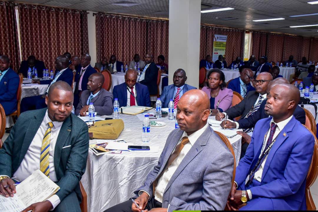 MoLGUganda's tweet image. We're hosting a meeting with Deputy Chief Administrative Officers, Deputy Town Clerks, and City Division Town Clerks at Hotel Africana; to align their roles with community needs, enhance service delivery, and foster their personal development.