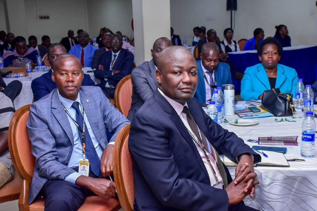 MoLGUganda's tweet image. We're hosting a meeting with Deputy Chief Administrative Officers, Deputy Town Clerks, and City Division Town Clerks at Hotel Africana; to align their roles with community needs, enhance service delivery, and foster their personal development.