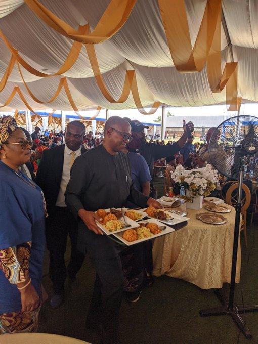 adeosunm's tweet image. True humility doesn't need a spotlight. When humility is staged, it becomes performance - and every actor knows how to fake sincerity. Hypocrisy is most dangerous when it pretends to be virtuous!😀😀