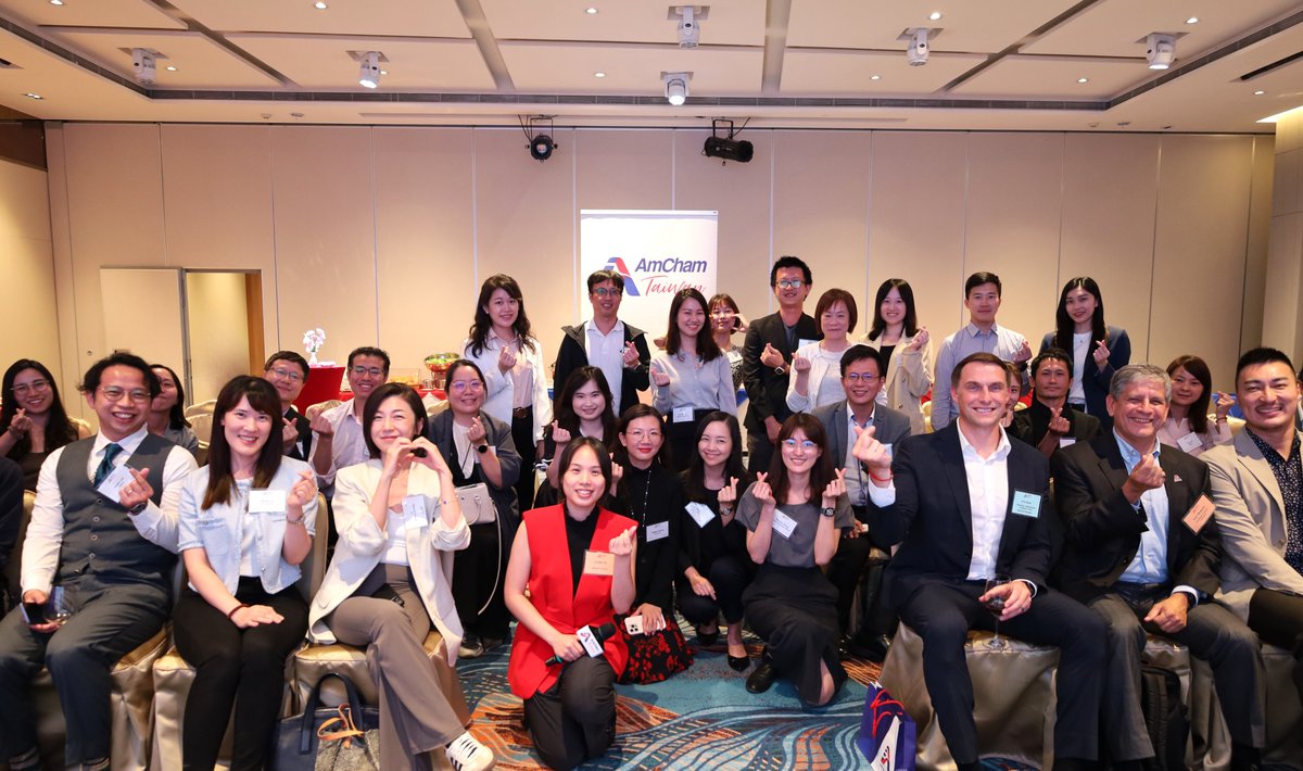 AmChamTaiwan's tweet image. Erik Ramp (GM, Edwards Lifesciences Taiwan) brought energy, wisdom & laughs to our NextGeners at last night’s July session! 💥
🔥 Key takeaways for our NextGeners:
• Growth comes from solving tough problems
• Your team’s win is your win
• Don’t lose sight of family