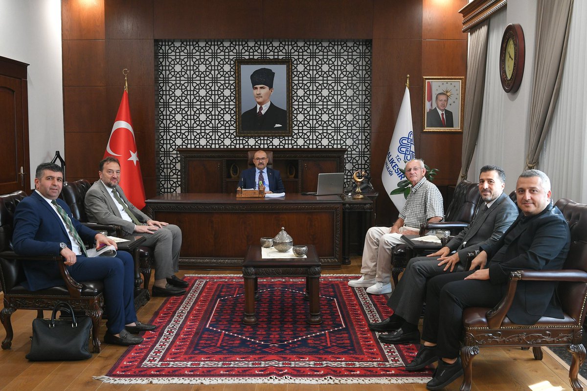 İş İnsanı Necmettin Akay ve beraberindeki heyet, Vali İsmail Ustaoğlu’na ziyarette bulundu.