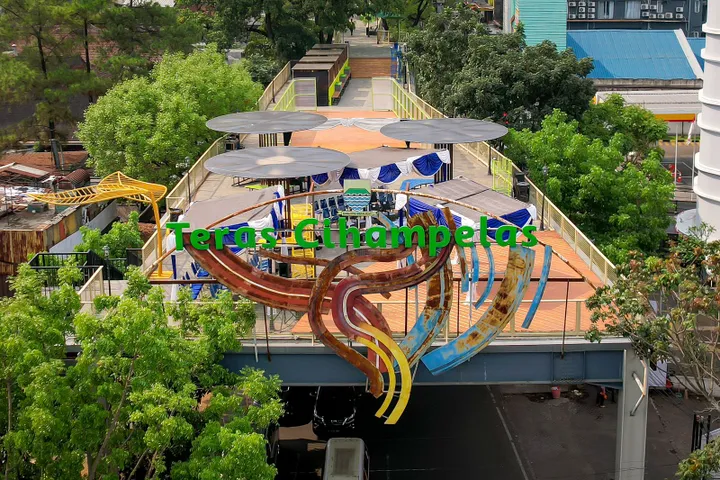 Tidak Jadi Dibongkar, Teras Cihampelas Akan Renovasi Total

Wali Kota Bandung Muhammad Farhan akhirnya memutuskan Teras Cihampelas tak akan dibongkar sebagaimana diusulkan oleh Gubernur Jawa Barat (Jabar) Dedi Mulyadi. Farhan menyampaikan, Pemerintah Kota (Pemkot) Bandung memilih