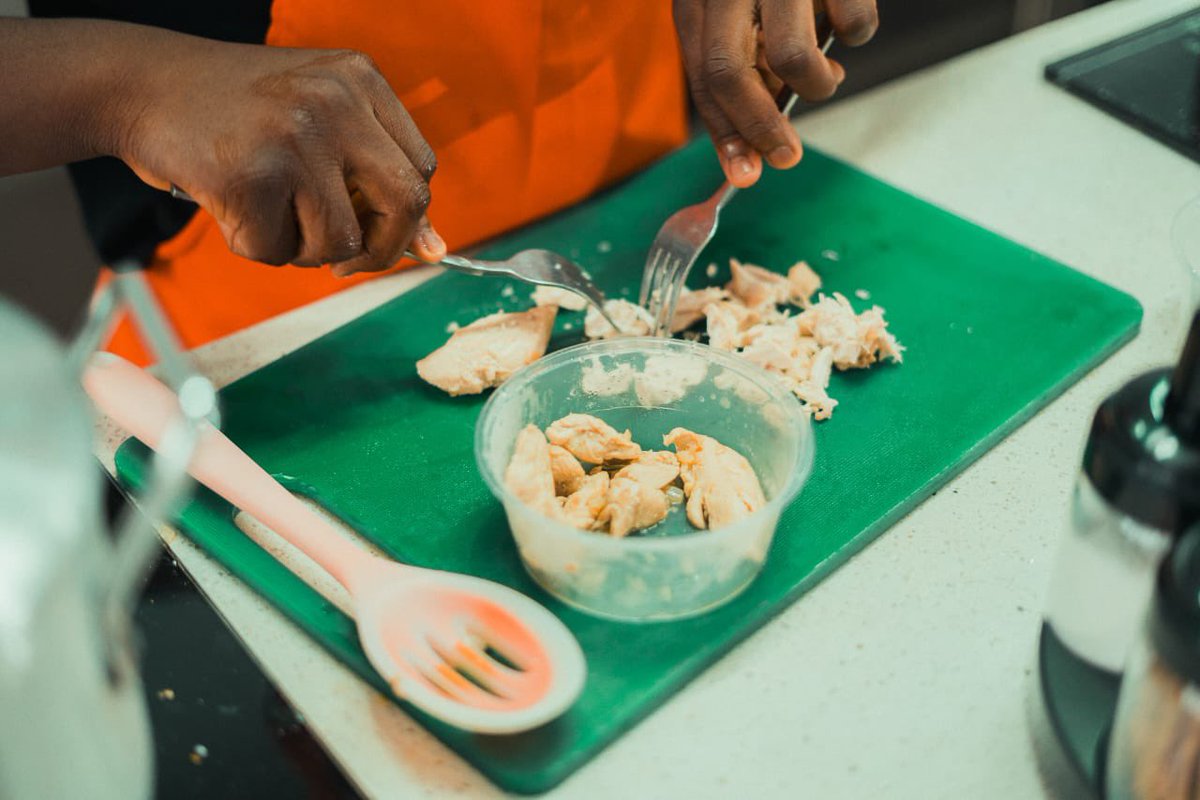 LagosJunction's tweet image. Don’t let your kids have the usual boring summer 😩
Make it fun, purposeful, and skill-filled!

👩🏽‍🍳 HotHobs Culinary Academy presents:
Junior Chefs Summer Adventure 🎉✨

Let them learn real cooking skills, build confidence, and enjoy every moment!

📍Limited slots available
📲…