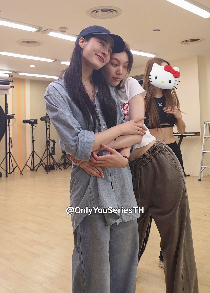 ระหว่างรอประกาศชื่อผู้โชคดี 
นุพาไปเดินเล่นที่ ไร่ขิง ก่อนค่ะ... 

วาสนาแท้น้ออ มีคนให้กอด 

#เพียงเธอ #OnlyYouTheSeries
#หลิงออม #LingOrm