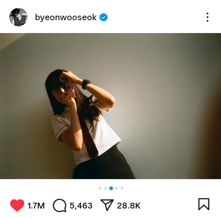 liaelf07's tweet image. The one and only solo shot of a girl on Wooseok&apos;s IG feed