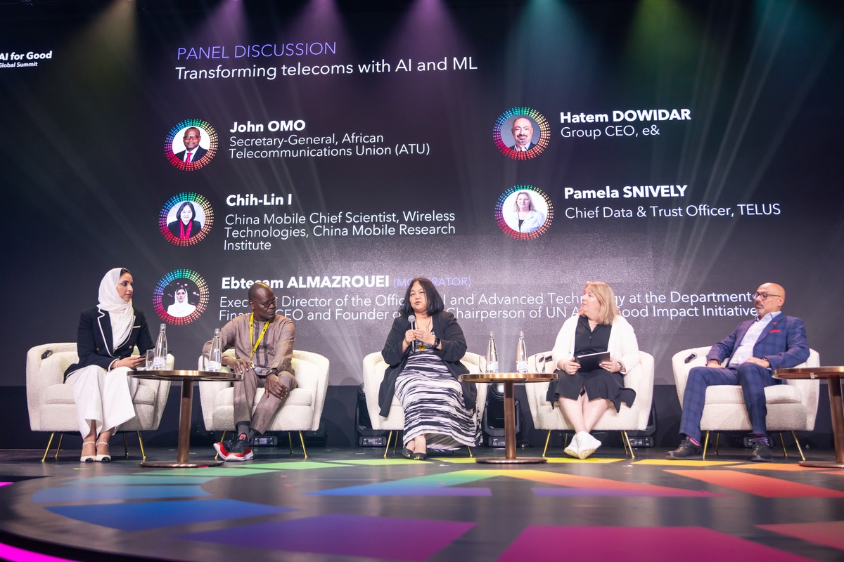 AIforGood's tweet image. Happened today at the #AIforGood Global Summit!
Chih-Lin I, Chief Scientist at @ChinaMobile7, John Omo, Secretary-General, African Telecommunications Union (ATU), Hatem Dowidar, Group CEO, e& and Pamela Snively, Chief Data & Trust Officer, @TELUS explored how AI and machine…