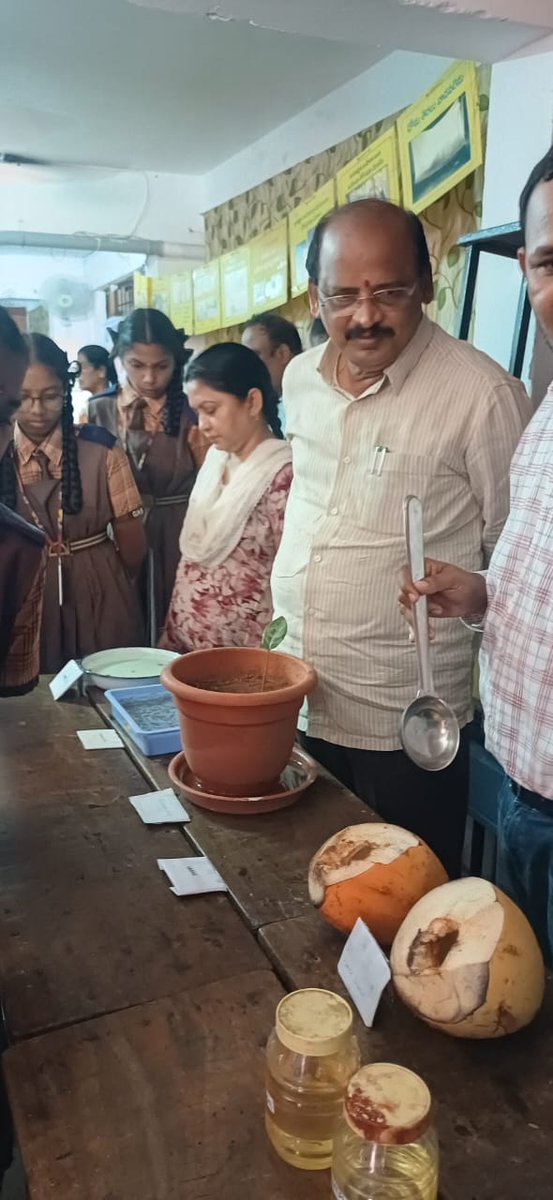 GHMCOnline's tweet image. As part of its public health initiatives, GHMC organised a Dengue awareness program at Ashok Nagar School, Circle–15, Musheerabad. The session was led by Deputy Commissioner Sri P. Ramanjula Reddy, AMOH Dr. Praveena, and the sanitation teams — educating students on mosquito…