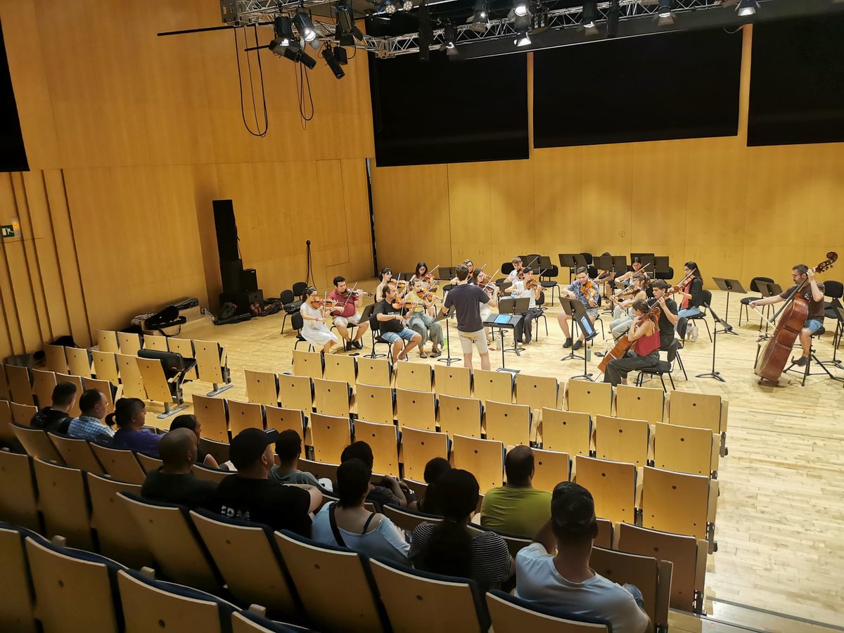 Fundació Dr. Trueta (@truetavic) on Twitter photo Un plaer gaudir d’un matí d’orquestra a <a href="/latlantidavic/">L'Atlàntida Vic</a> gràcies a <a href="/apropacultura/">Apropa Cultura</a>. Els treballadors del CET de la <a href="/TruetaVic/">Fundació Dr. Trueta</a> han pogut sentir i tocar la música a la sessió de musicoteràpia amb la Judit Soler, una experiència inoblidable. Un plaer gaudir d’un matí d’orquestra a <a href="/latlantidavic/">L'Atlàntida Vic</a> gràcies a <a href="/apropacultura/">Apropa Cultura</a>. Els treballadors del CET de la <a href="/TruetaVic/">Fundació Dr. Trueta</a> han pogut sentir i tocar la música a la sessió de musicoteràpia amb la Judit Soler, una experiència inoblidable.