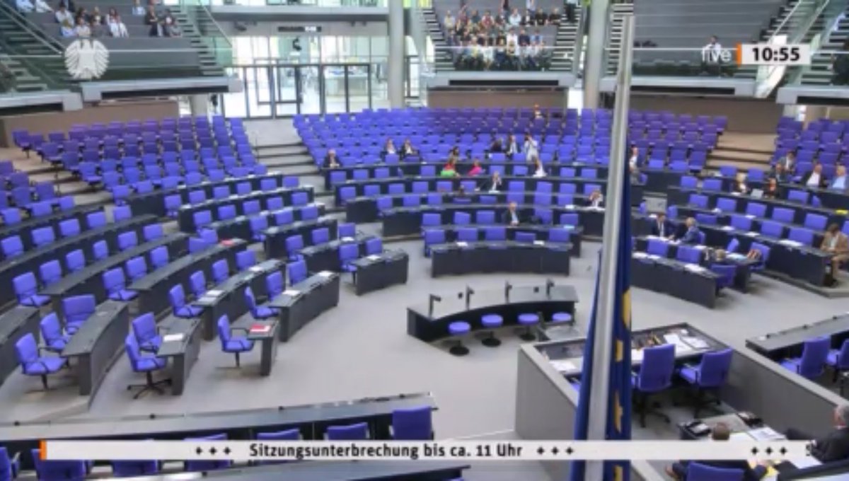 Ein klassischer Merz. Wieder Chaos, wieder Sitzungsunterbrechung. 

Nicht mal 100 Tage im Amt ist ein klares Muster erkennbar. Merz denkt seine Politik nicht zu Ende, ist planlos und jeweils unvorbereitet. Und: er genießt keine Autorität in den eigenen Reihen.