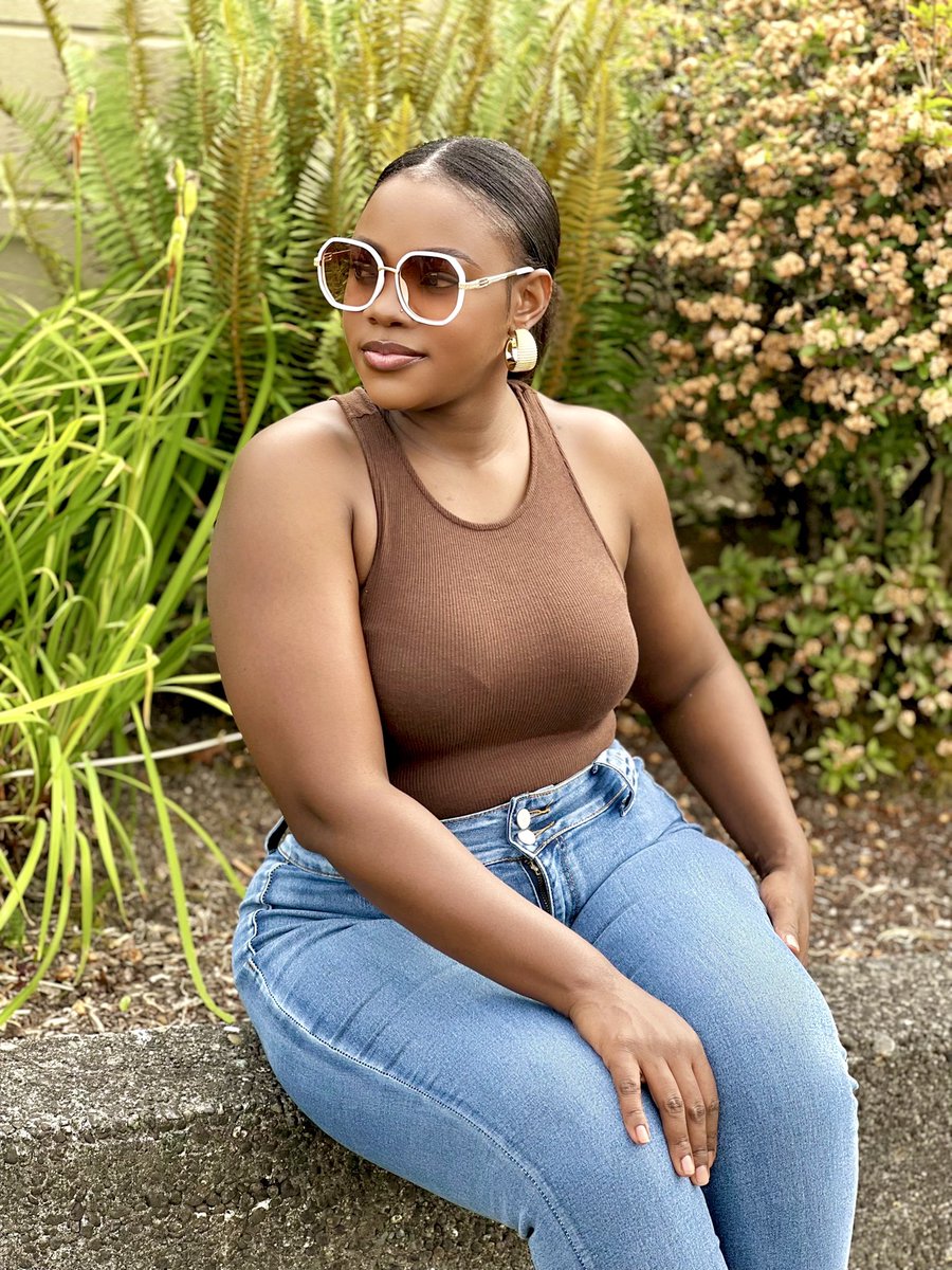 precious_remmie's tweet image. You talk about my shades I block u😂just let me wear my shades again and again in peace koz they are mine I beg😂and ofcourse @raresbelleskincareclinic body trim is doing it’s magic touch on me 👌am loving my results🫶🏾 0771 384 735
