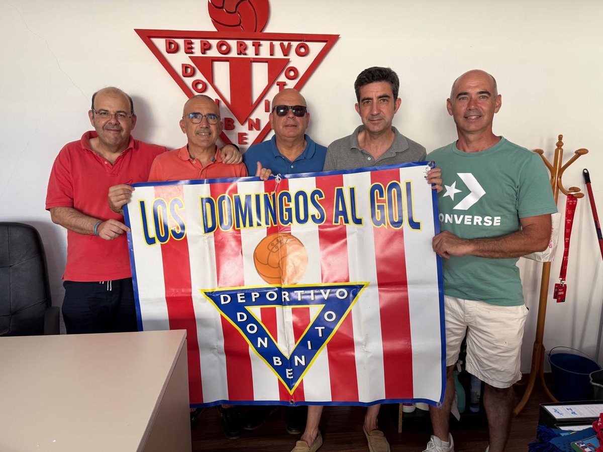🙌 ¡𝙎𝙐𝙋𝙀𝙍𝘼𝙈𝙊𝙎 𝙇𝙊𝙎 𝟱𝟬𝟬 𝙎𝙊𝘾𝙄𝙊𝙎!

🔛 Oficina abierta para seguir haciendo abonos, ¡no esperes más!

📣 La peña 𝑳𝑶𝑺 𝑫𝑶𝑴𝑰𝑵𝑮𝑶𝑺 𝑨𝑳 𝑮𝑶𝑳 no falla una temporada más. ¡Ya queda menos para volver a vernos por el Vicente Sanz! 😍⚽️

#JuntosVolveremos🔴⚪️