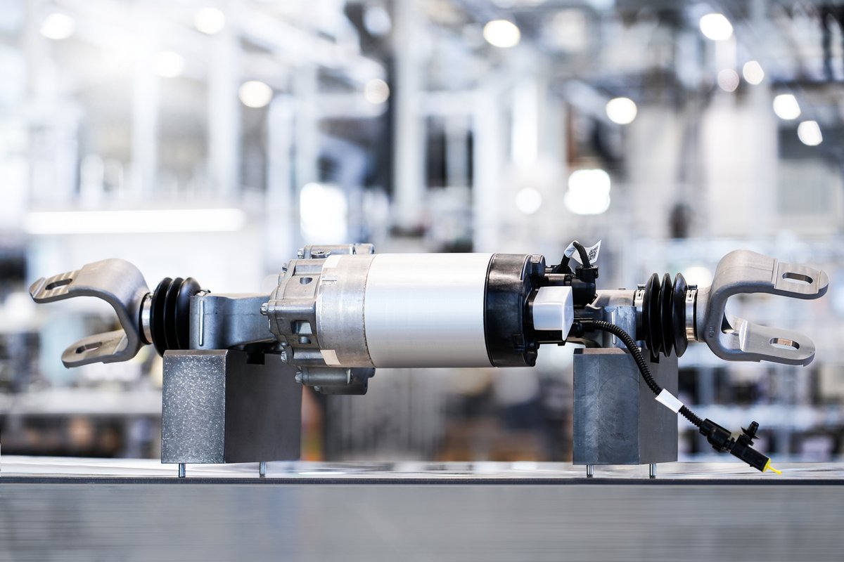 Unsere Hinterachslenkung zeigt, welche Vorteile sich durch den Zusammenschluss mit Vitesco Technologies ergeben. Mehr interne Wertschöpfung durch integrierten induktiven Wegsensor &amp; eigene Powerpack-Lösung. Die gewonnene Expertise stärkt Systemkompetenz.▶️ spkl.io/Schaeffler/601…