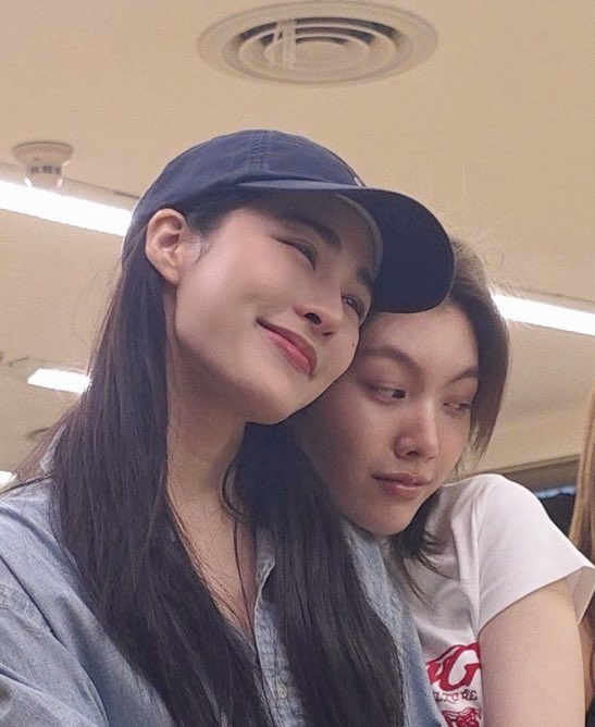 ท่ากอด พอทน
สีหน้า พอเลย
ยอมแล้ว ศศินา แม่ยอมแล้ว555555555555