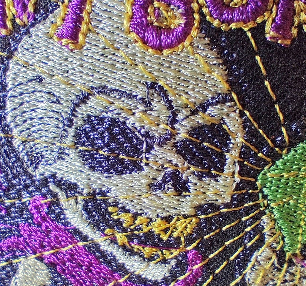 Si tu colega main huesitos esta cerca no le enseñes este post, pero si lo haces... quitale la cartera. Os mola o que gente? Creo que ha quedado increíble. 🪡👹💀
#MTG #MagicTheGathering #token #textileart #commander #custom #TCG