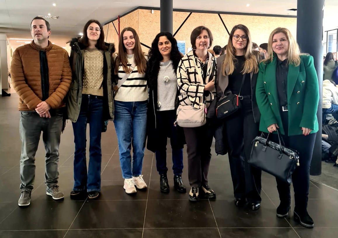 ERIS_IEP's tweet photo. ¡Estamos de enhorabuena!

Sello de calidad nacional @eTwinning_es a las docentes Alicia Vega, Elena Mateos y Laura Regeiro del proyecto "Cooperativa Creativa Transfronteriz@ - ERIS_IE" entre el IES Bergidum Flavium de Cacabelos y la Escola Secundária São Pedro de Vila Real. https://t.co/tZJLWuaXXG