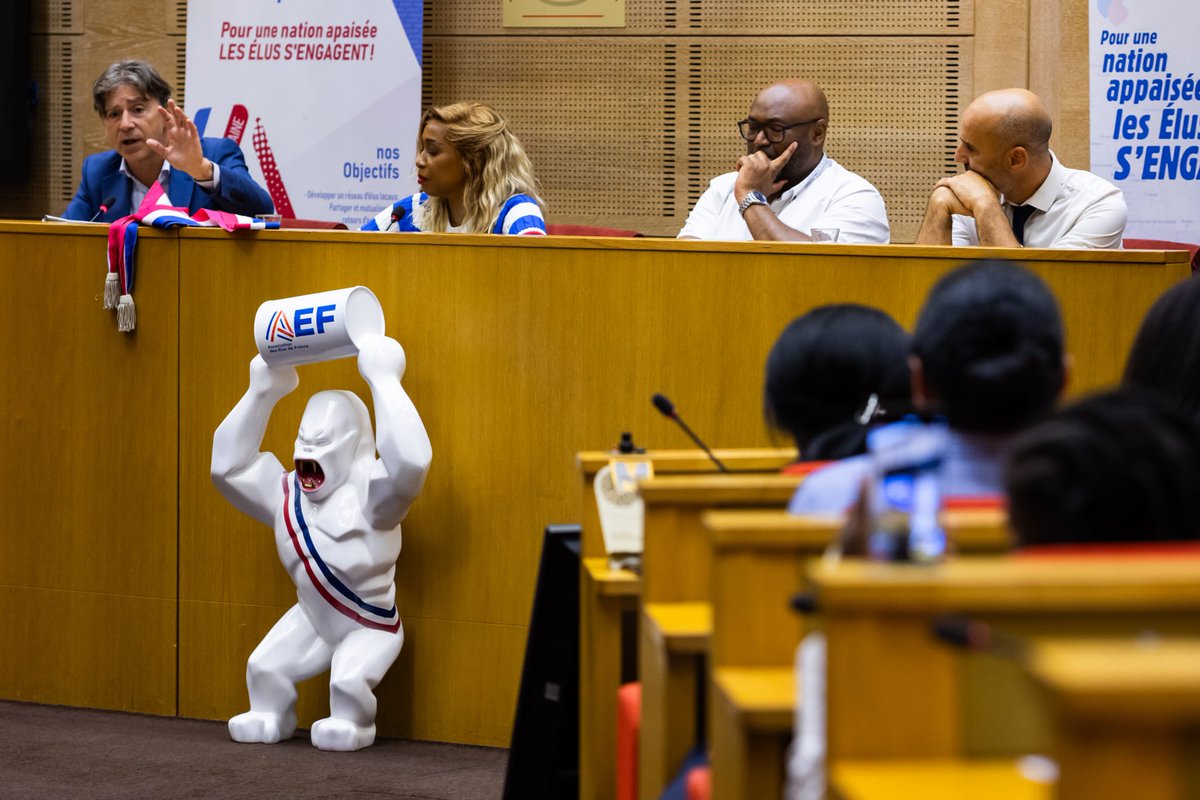 Joëlle Dago-Serry (@joelle_dago) on Twitter photo J'étais au Sénat 🇫🇷 le 28 juin pour la Dictée Géante des Élus, un moment unique où j'ai pu prendre la parole sur la République et son état actuel.
Nous avons parlé des préoccupations des français
Je remercie chaleureusement <a href="/Elus_France/">Association des Élus de France</a> l'Association des Élus de France pour J'étais au Sénat 🇫🇷 le 28 juin pour la Dictée Géante des Élus, un moment unique où j'ai pu prendre la parole sur la République et son état actuel.
Nous avons parlé des préoccupations des français
Je remercie chaleureusement <a href="/Elus_France/">Association des Élus de France</a> l'Association des Élus de France pour