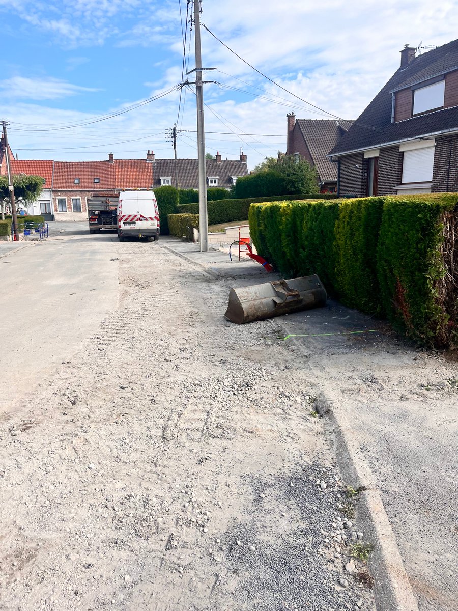 En direct - Travaux d’enfouissement des réseaux à Steenvoorde🔌
Ces travaux sont en cours rue Saint-Exupéry, avec notre entreprise partenaire <a href="/Groupe_Ramery/">Ramery</a>
Cet enfouissement permettra de sécuriser la voirie et d’offrir aux habitants un environnement plus agréable et esthétique💡