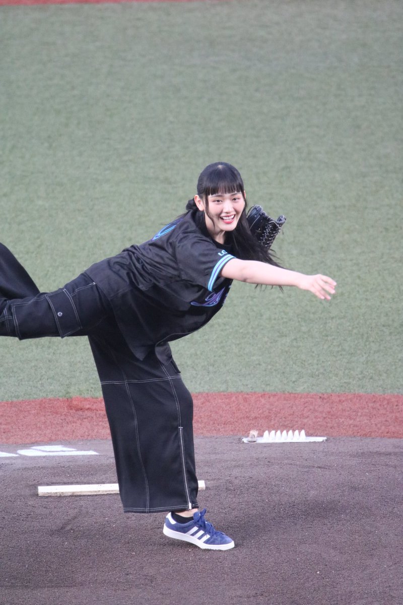 このパンツめちゃくちゃ良いなぁ どこのブランドなのだろうか…気になる…