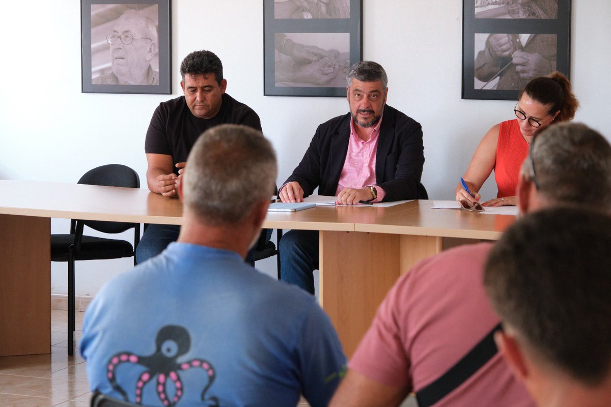 🐟Gobierno y <a href="/CabildoFTV/">Cabildo de Fuerteventura</a> se reúnen con las cofradías de pescadores de Corralejo, Gran Tarajal y Morro Jable para abordar la mejora de sus instalaciones y tratar la situación del sector en la presente campaña

www3.gobiernodecanarias.org/noticias/gobie…