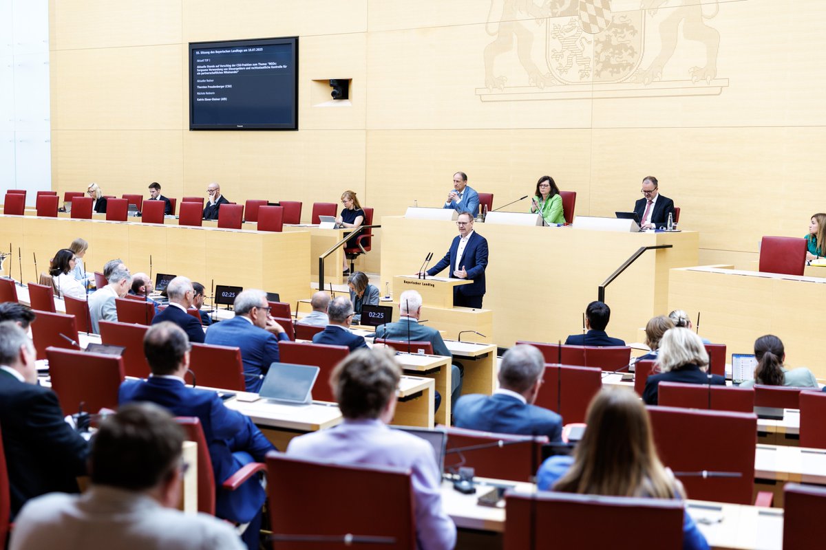 Landtag_Bayern's tweet image. 👥💶„NGOs: Sorgsame Verwendung von Steuergeldern & rechtsstaatliche Kontrolle für ein partnerschaftliches Miteinander“ – so das Thema der Aktuellen Stunde, das gestern die @csu_lt vorgeschlagen hat.
▶️ Eine Zusammenfassung gibt’s hier auf unserer Homepage: bayern.landtag.de/aktuelles/aus-…
