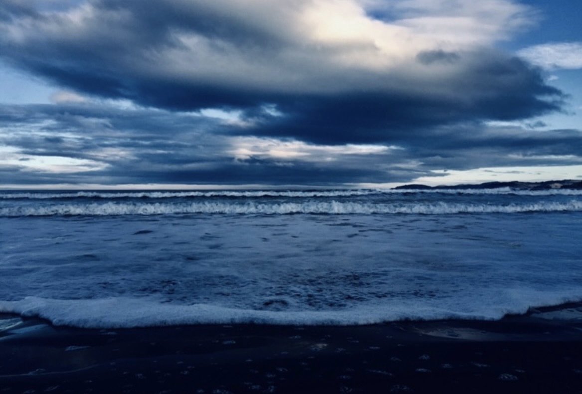 skyandtide's tweet image. the dark moves