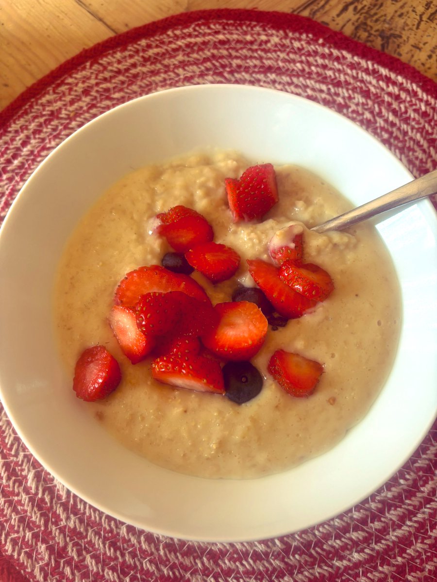 mandevillish's tweet image. Good morning Friday….back in the real world making one’s own breakfast 🙄#homegrown #strawberries #Cinderella