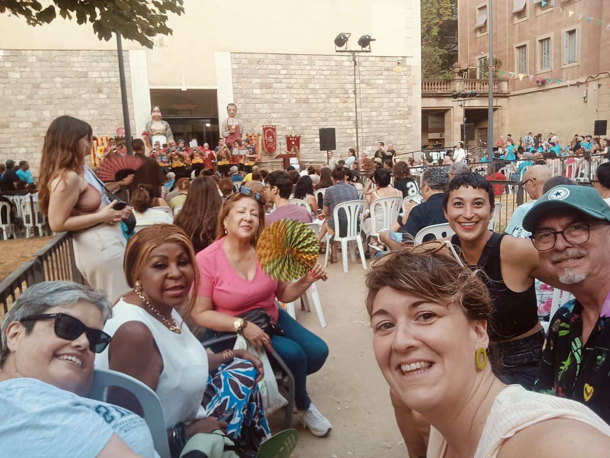 PutasLibRaval's tweet image. #FiestaMayorRAVAL también estamos TODES para celebrar a la PREGONERA @RayaTena
#RAVAL existe pk resiste 💪🏾🔥💥