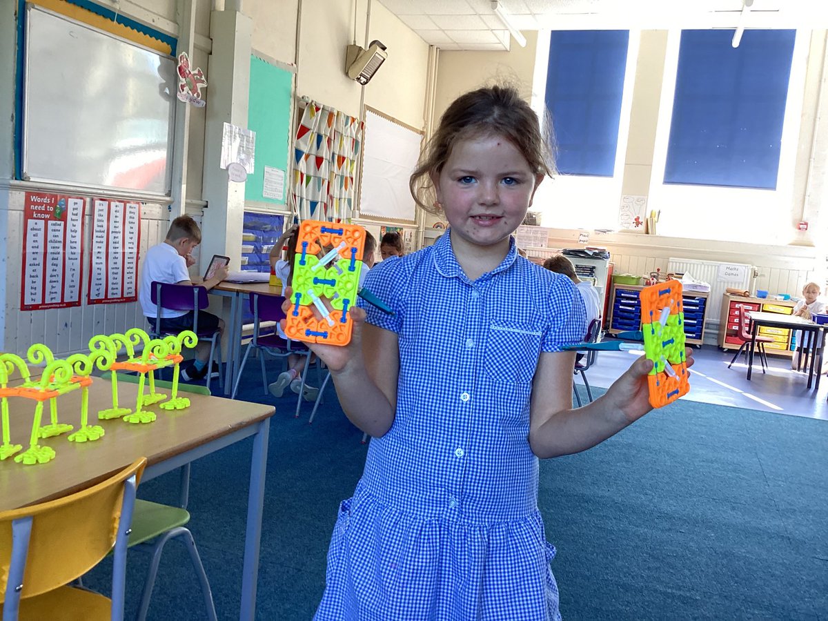 PlasnewyddPS's tweet image. We have designed our own iPhone and a phone charging stand ! It could catch on with such vibrant colours !! @cscjes @csc_stem we have discussed how to charge , how long it will take #skills #apply #understand
