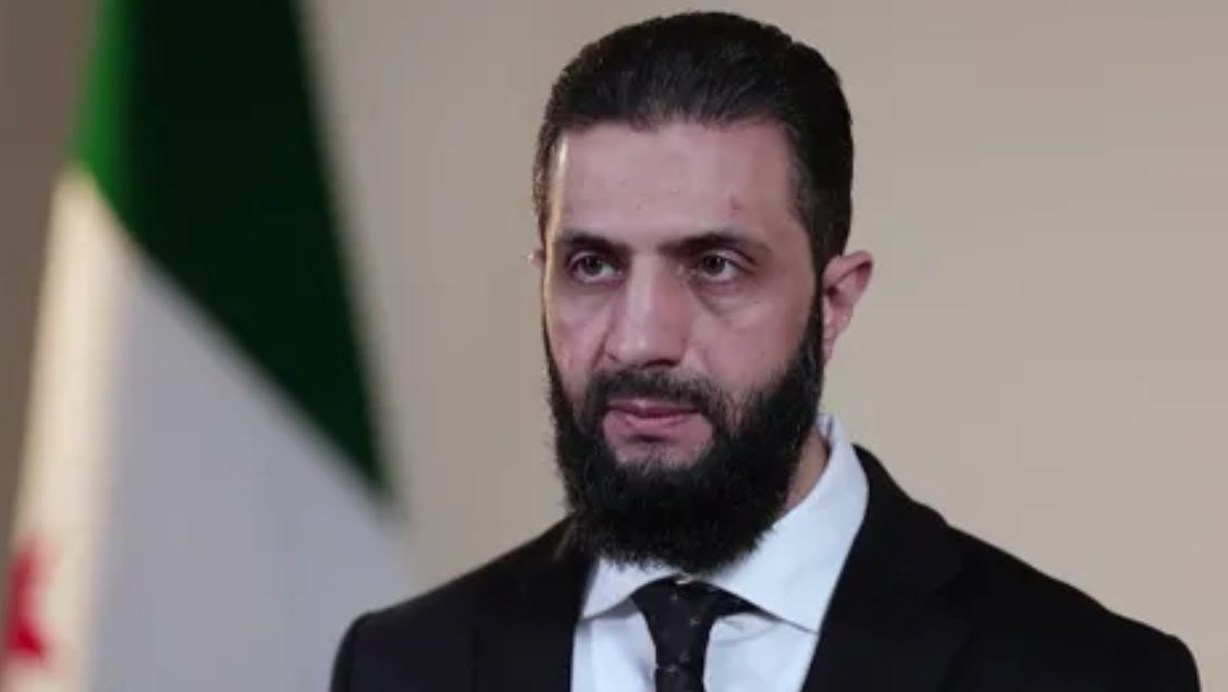 هاجم وزير الخارجية الإيراني السابق جواد ظريف الرئيس السوري أحمد الشرع .. 

في ذات الوقت الذي انقلب عليه المتطرفون الذين هللوا بدخوله دمشق معتقدين أنه سيحول دمشق إلى منصة جهادية 

الشرع أثبت أنه يتعلم من التجارب . يملك غريزة رجل الدولة. يضع بناء الاقتصاد السوري أولوية 

بعيدا عن